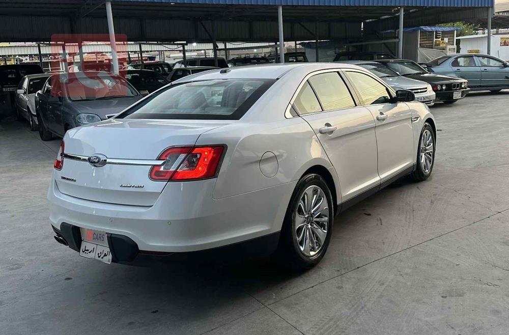 Ford Taurus